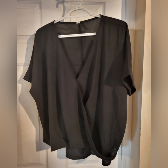 Perfect layered black top - Picture 1 of 3